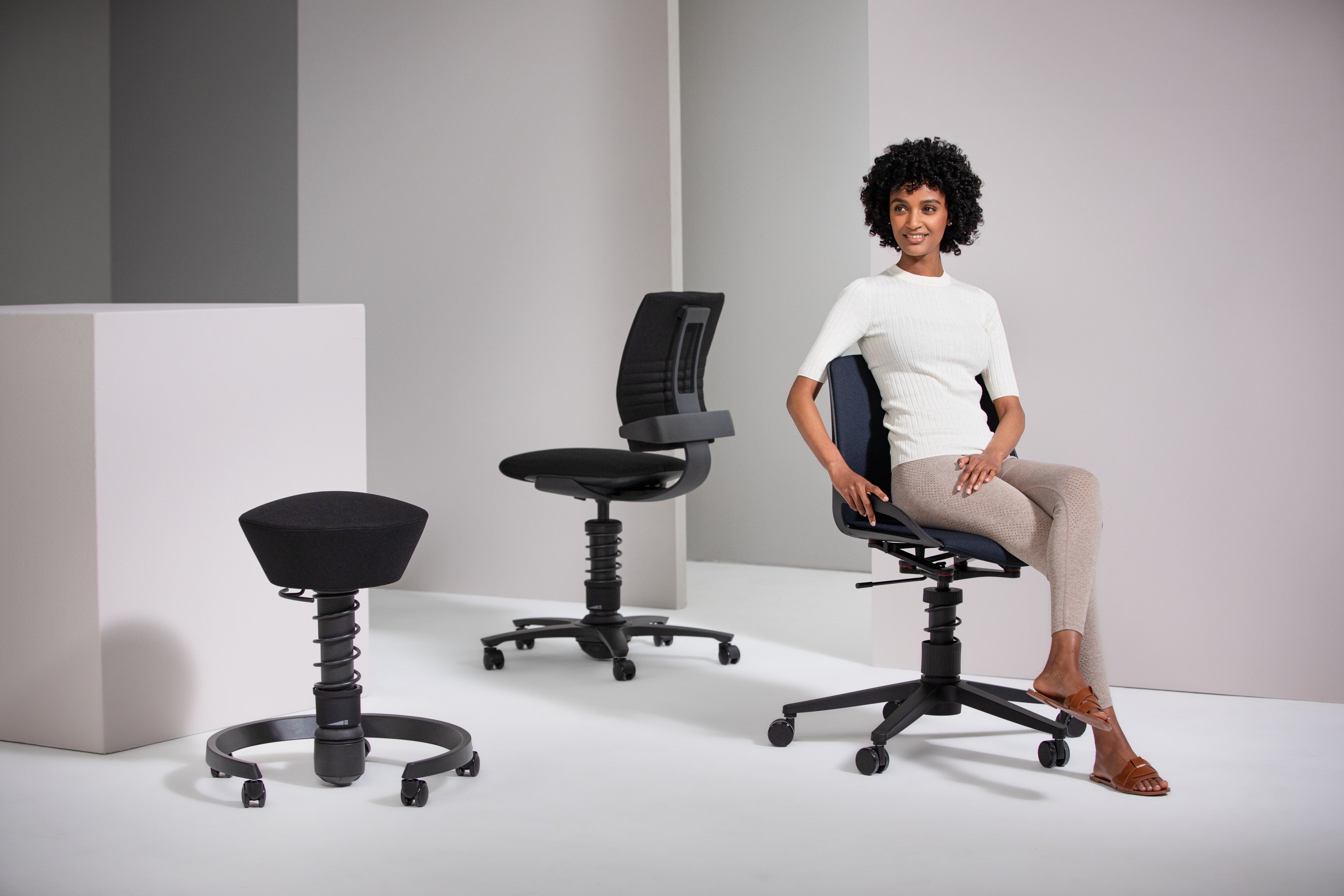 Aeris  Office chairs bring a lot of movement to sitting.