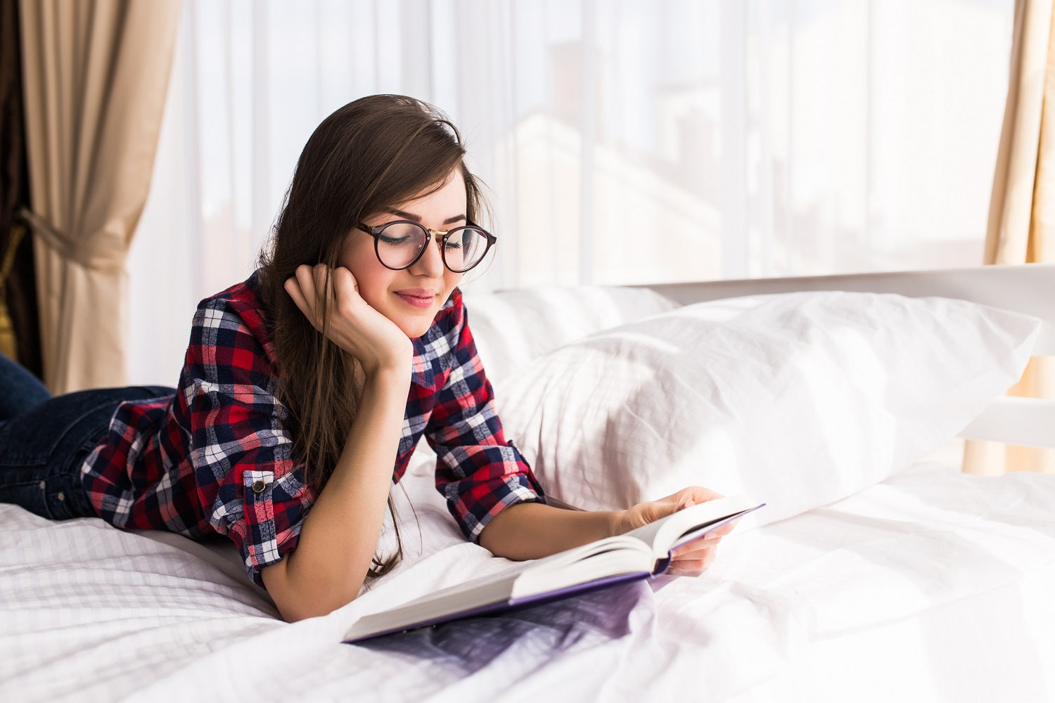 Reading on your stomach is good for a hunched back.