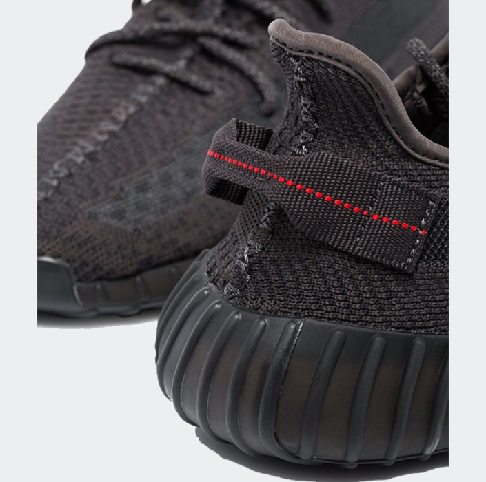 yeezy 350 preto