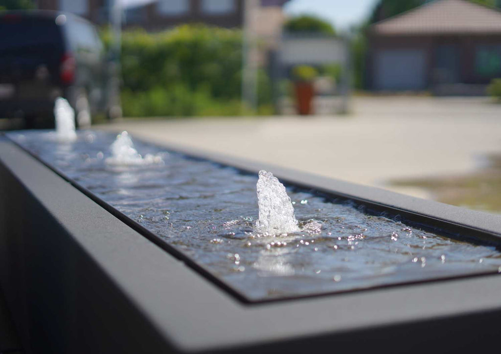 Großes Edelstahl Wasserbecken für die Terrasse