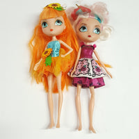 Two La Dee Da Dolls   (D03-09)