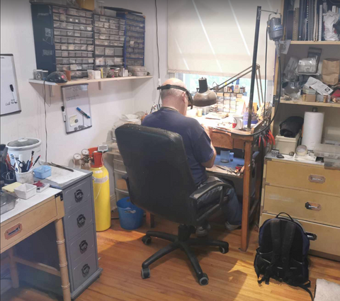 Mark at the jewellery bench at Le Dragon Argenté