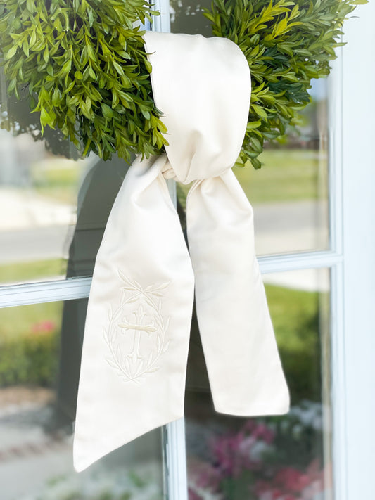 Ivory Wreath Sash With Appliqué – Biscuit Home