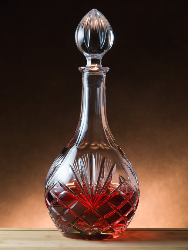 one hand wine decanter 62 oz.