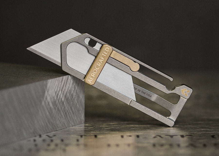 aerocrafted sideslip utility knife with razor blade