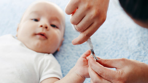 a partir de quand couper les ongles de bébé