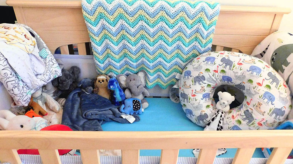 Les contours de lit de bébé devraient-ils être bannis?