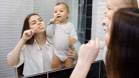 comment brosser les dents d'un bébé de 18 mois