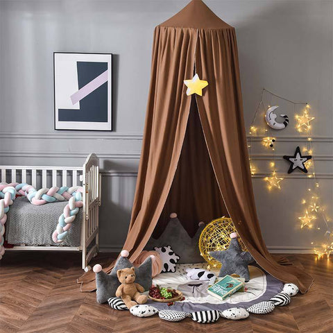 décoration chambre bébé ciel de lit marron