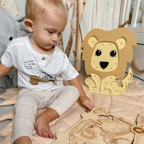 lampe murale en bois lion