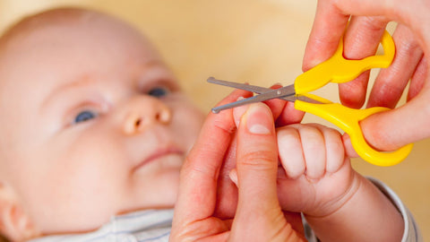 À partir de quand couper les ongles de bébé ? - Mon Univers Bébé