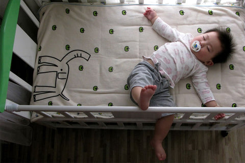 Tour de lit bébé en 60cm large, 5 coussins: lapin blanc, étoile et