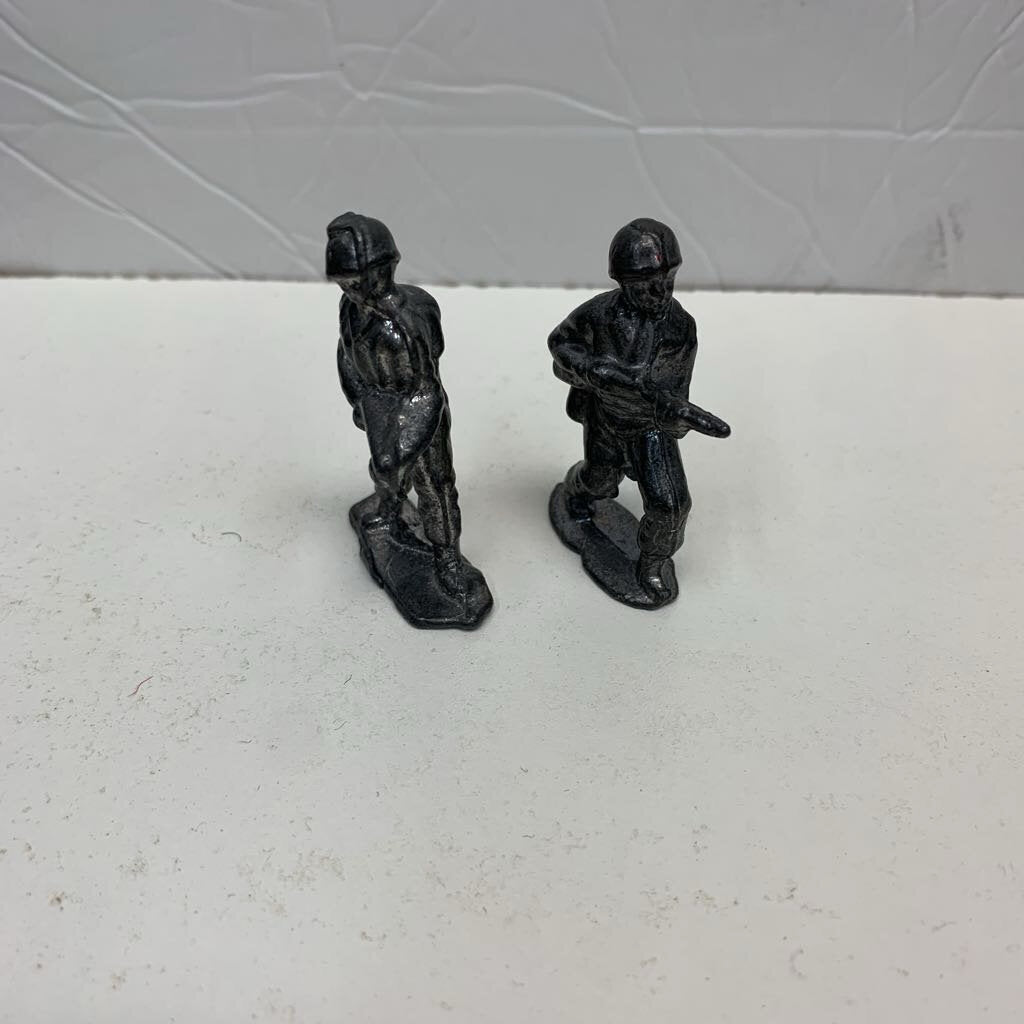 2pk Cast Iron Army Men
