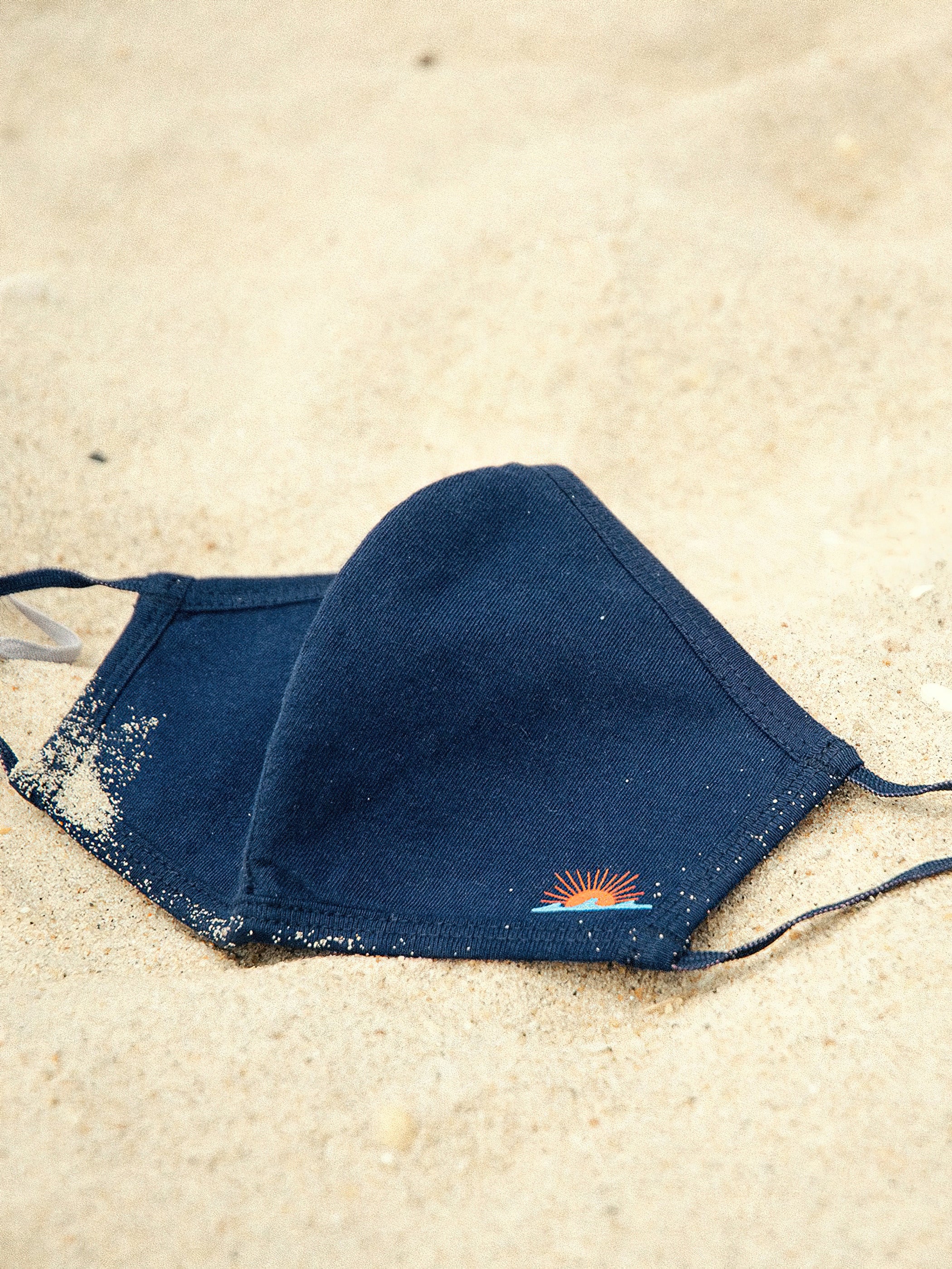 Faherty Sun and Wave  Mask - Navy