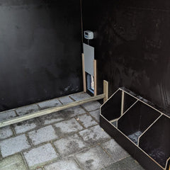 Automatisch deurtje voor extra gemak en legnesten van betonplex.