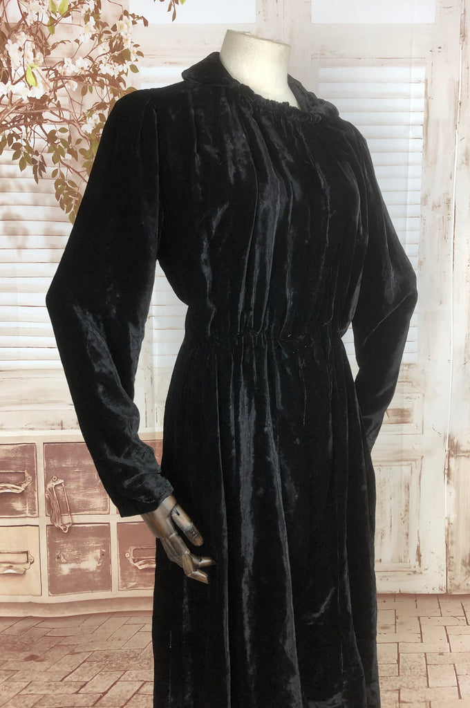 Original 1930s 30s Vintage Black Velvet Femme Fatale Dress – Black ...