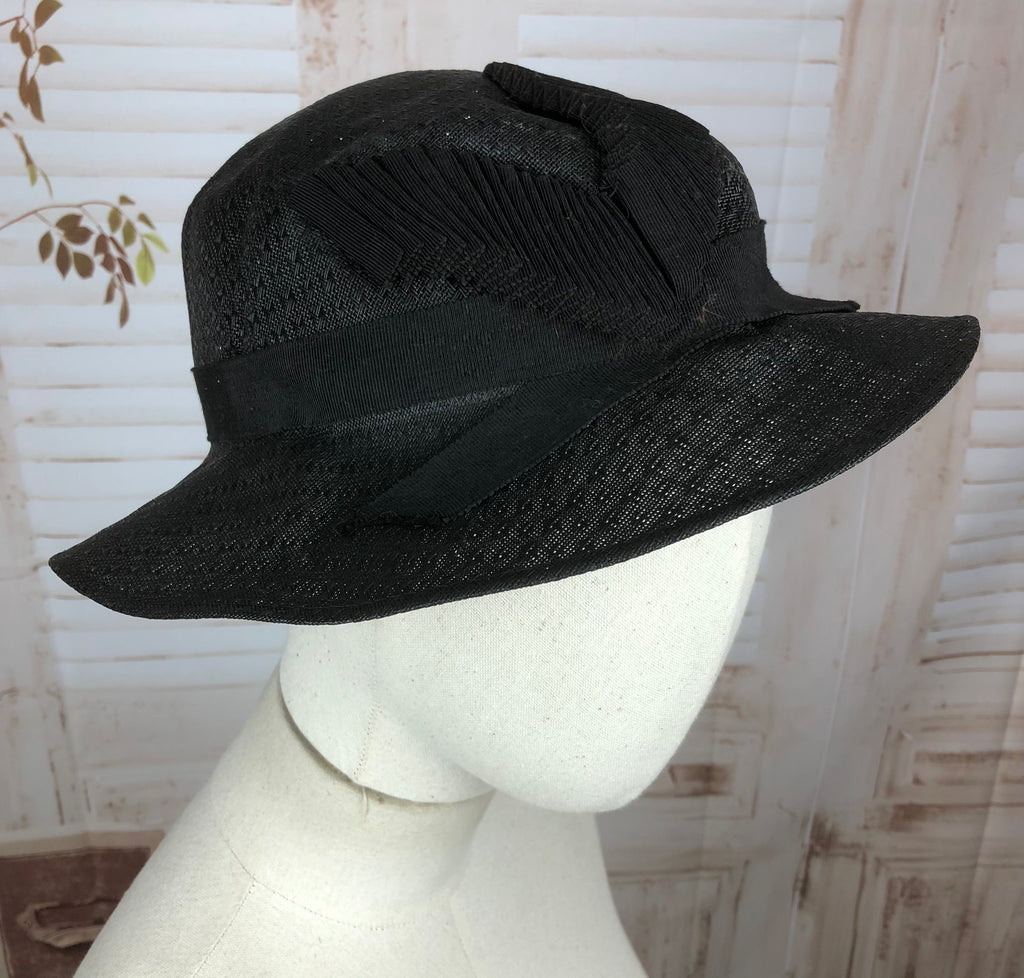 Incredible 1930s 30s Vintage Black Textured Summer Hat With Pleated Pe ...