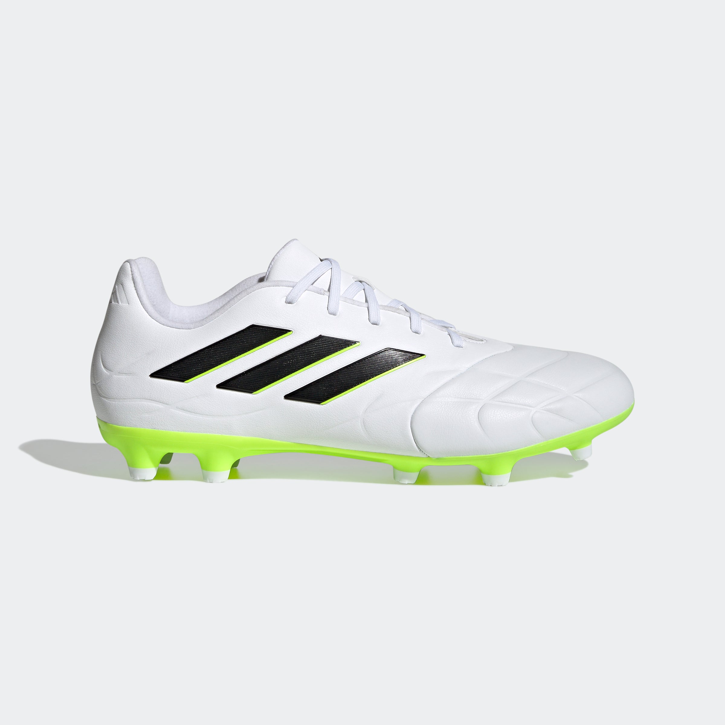 White copas hot sale soccer cleats