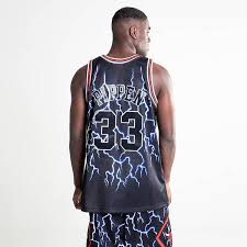 bulls lightning jersey