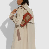 حقيبة الكتف "تابي 26 Tabby" من القماش الذي يحمل نقشة ماركة كوتش و مزينة بسلسلة من الخرز