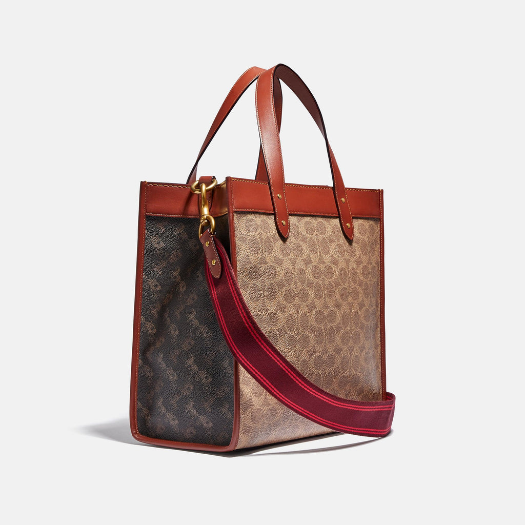 Field Tote In Signature Canvas With Horse And Carriage Print – COACH Saudi  Arabia Official Site