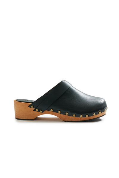low heel leather clogs in ivy | lisa b.