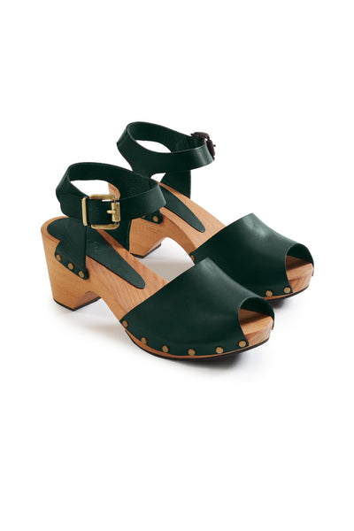 leather peep toe clogs in ivy | lisa b.