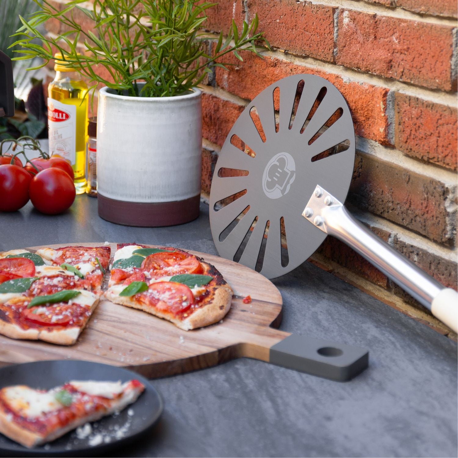 Chef Pomodoro Premium Pizza Pan Gripper, 8-Inch Cast Aluminum, Deep Dish Heavy Duty Pans, Gripper Clip Tongs for Oven Microwave Clamp