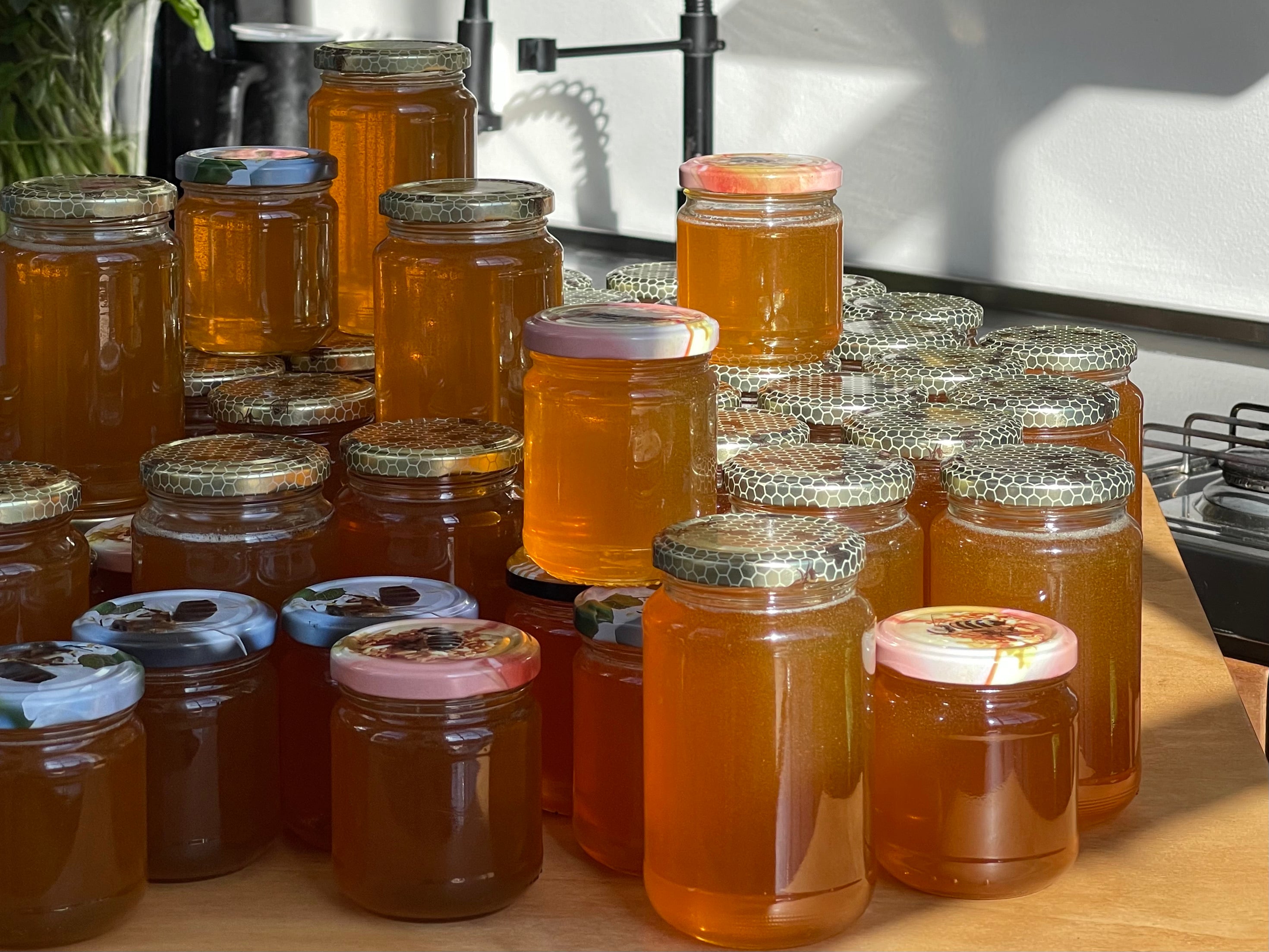Mirsalehi Honey extraction