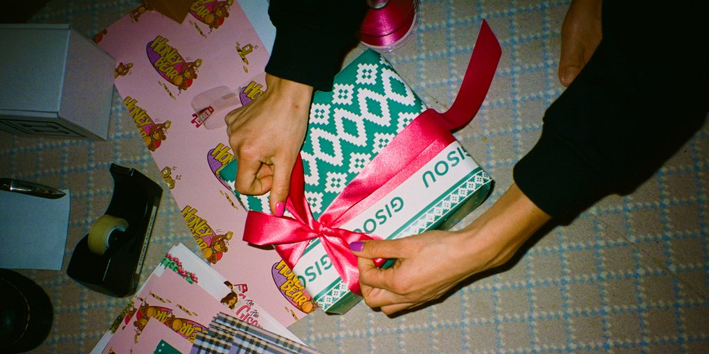 The Gisou Holiday Series Gift Wrapping