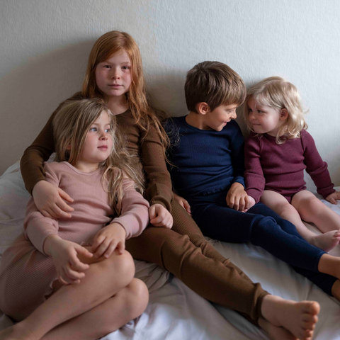 HeyJune Concept Store - Blogpost: Bio Kinderkleider // 10 Fragen & Antworten - Kinder in Minimalisma Outfits