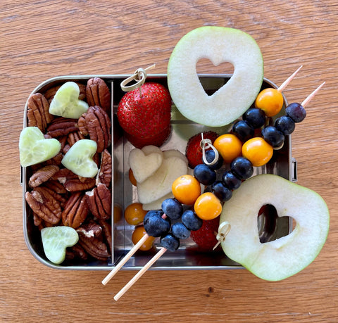 EcoBrotbox gefüllt mit gesunden Snacks für Kinder