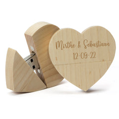 houten USB stick hartvorm met gravering