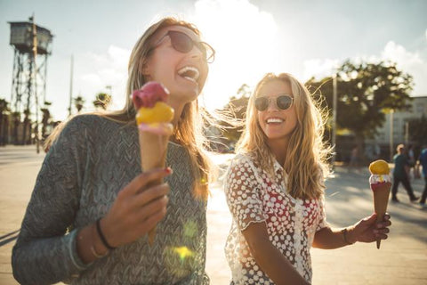 Helado y gafas de sol