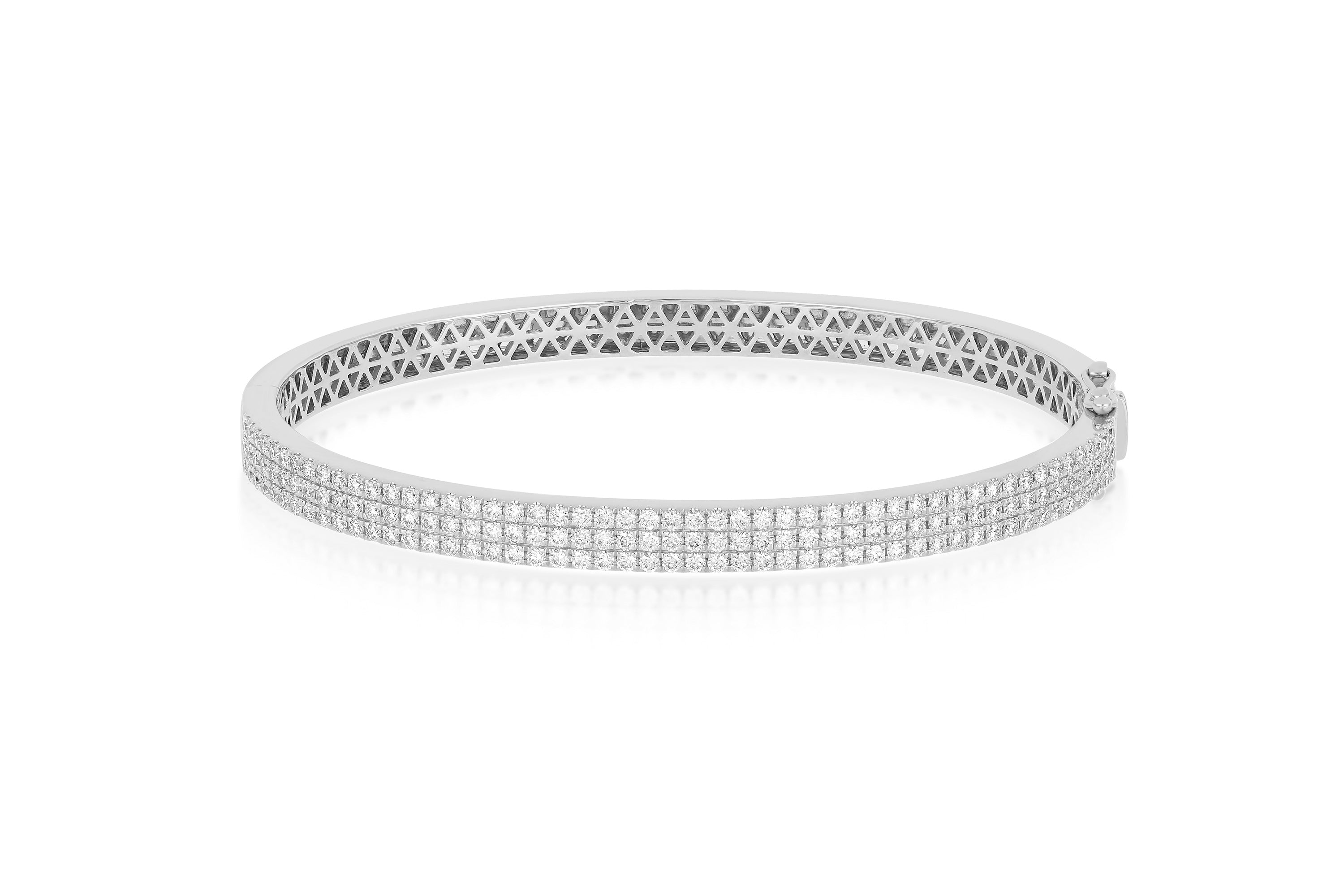 14k White Gold Pave Diamond Bangle Bracelet 001-170-00063 | Gray's Jewelers  Bespoke | Saint James, NY