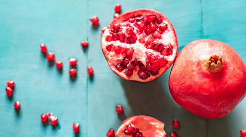 fruits for weight loss and glowing skin- pomegranate