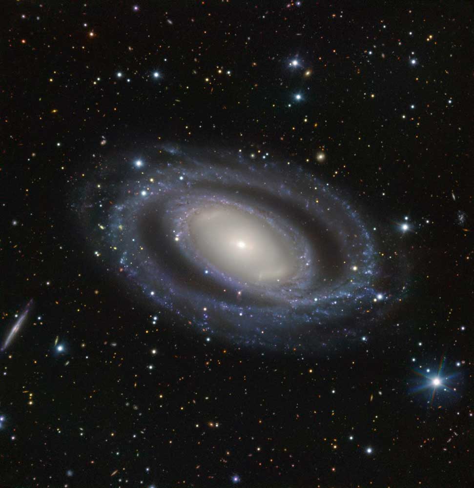 Barred spiral galaxy NGC 7098