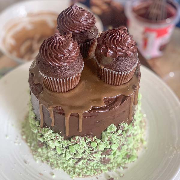 Fake Bake Mint Choc Chip Cake Recipe - frost muffins