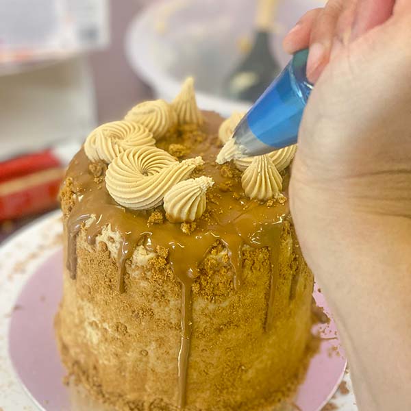 Fake Bakes - Biscoff Cake Piped Decoration