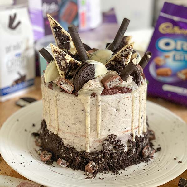 Fake Bakes Cookies and Cream Cake Recipe - feature image