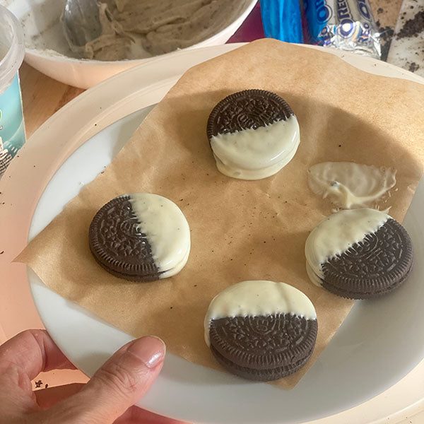 Fake Bakes Cookies and Cream Cake Recipe - white chocolate dipped oreo