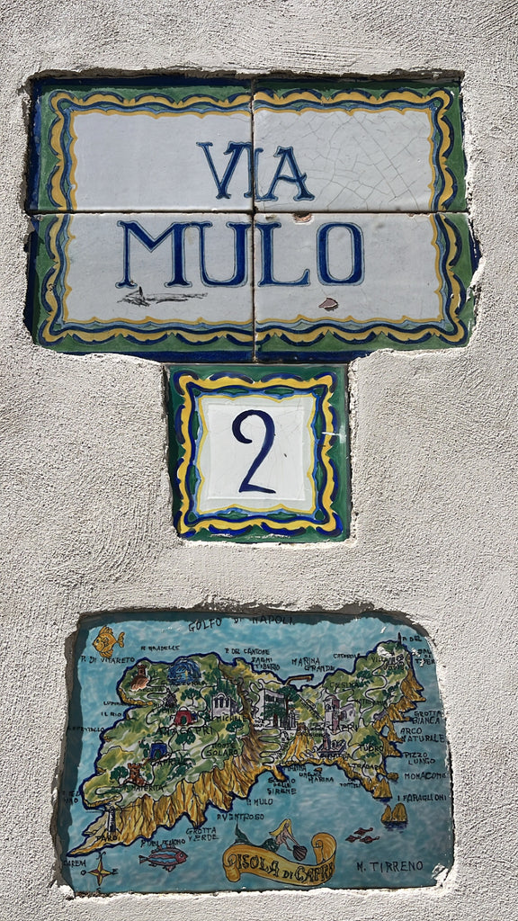 Via Mulo 2 ceramic sign on home with a map of Capri below