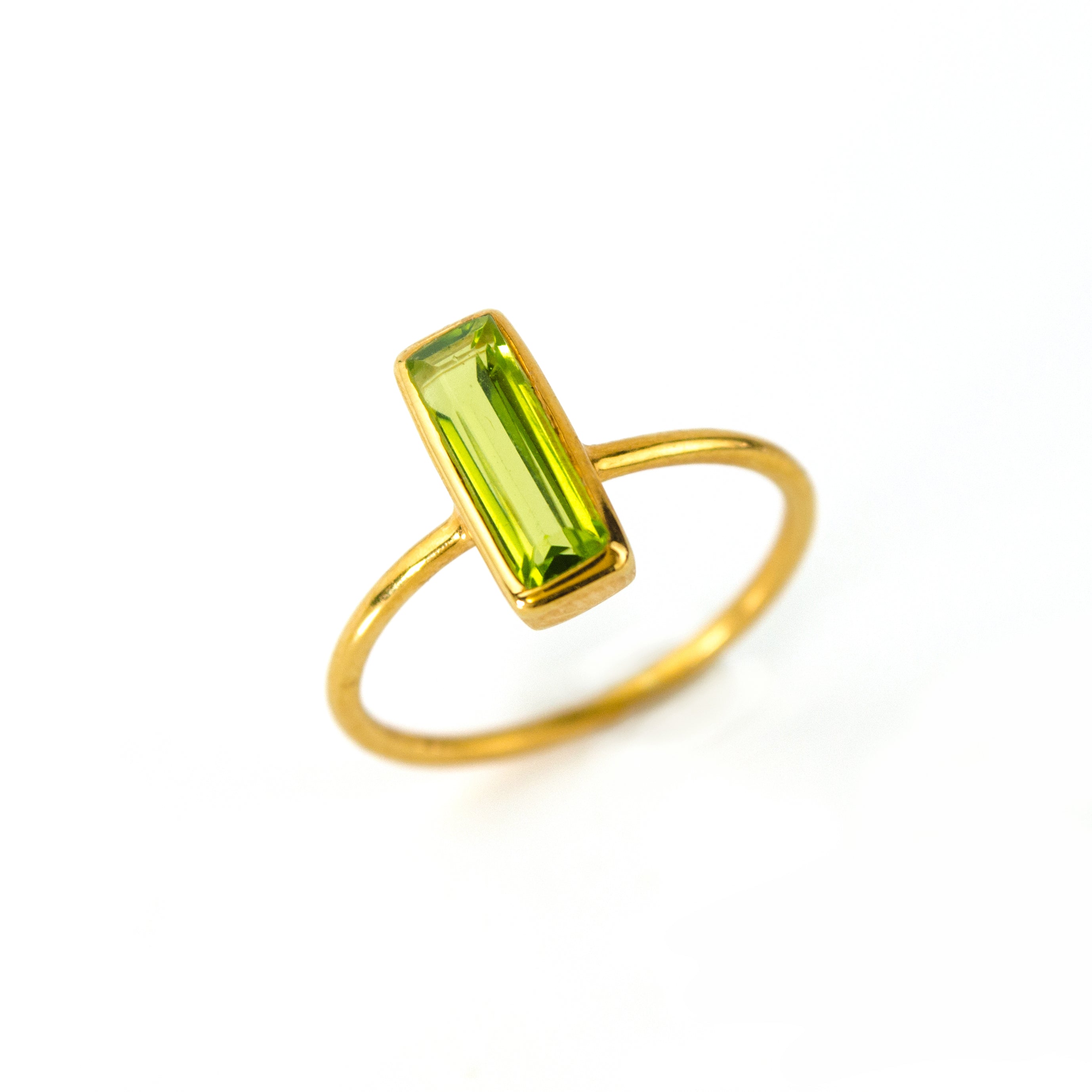 digital Sammensætning tragt 1) Tiny Peridot Bar Ring : August Birthstone - Danique Jewelry