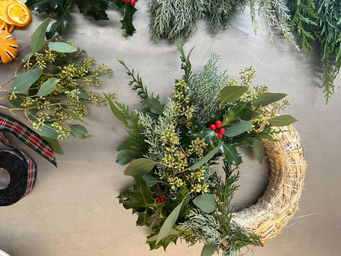 fabriquer sa couronne de l'avent en paille et sapin