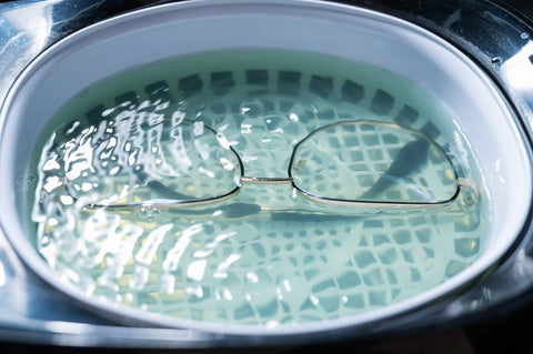 Nettoyage ultrason de monture de lunettes et verres