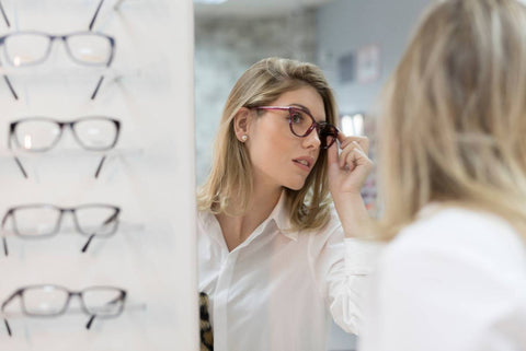 Lunettes de vue pour femme : comment les choisir ?<