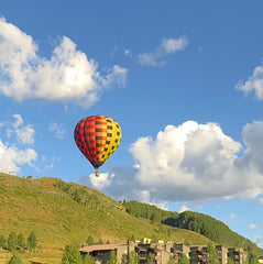 Hot air balloon over Mount Crested Butte