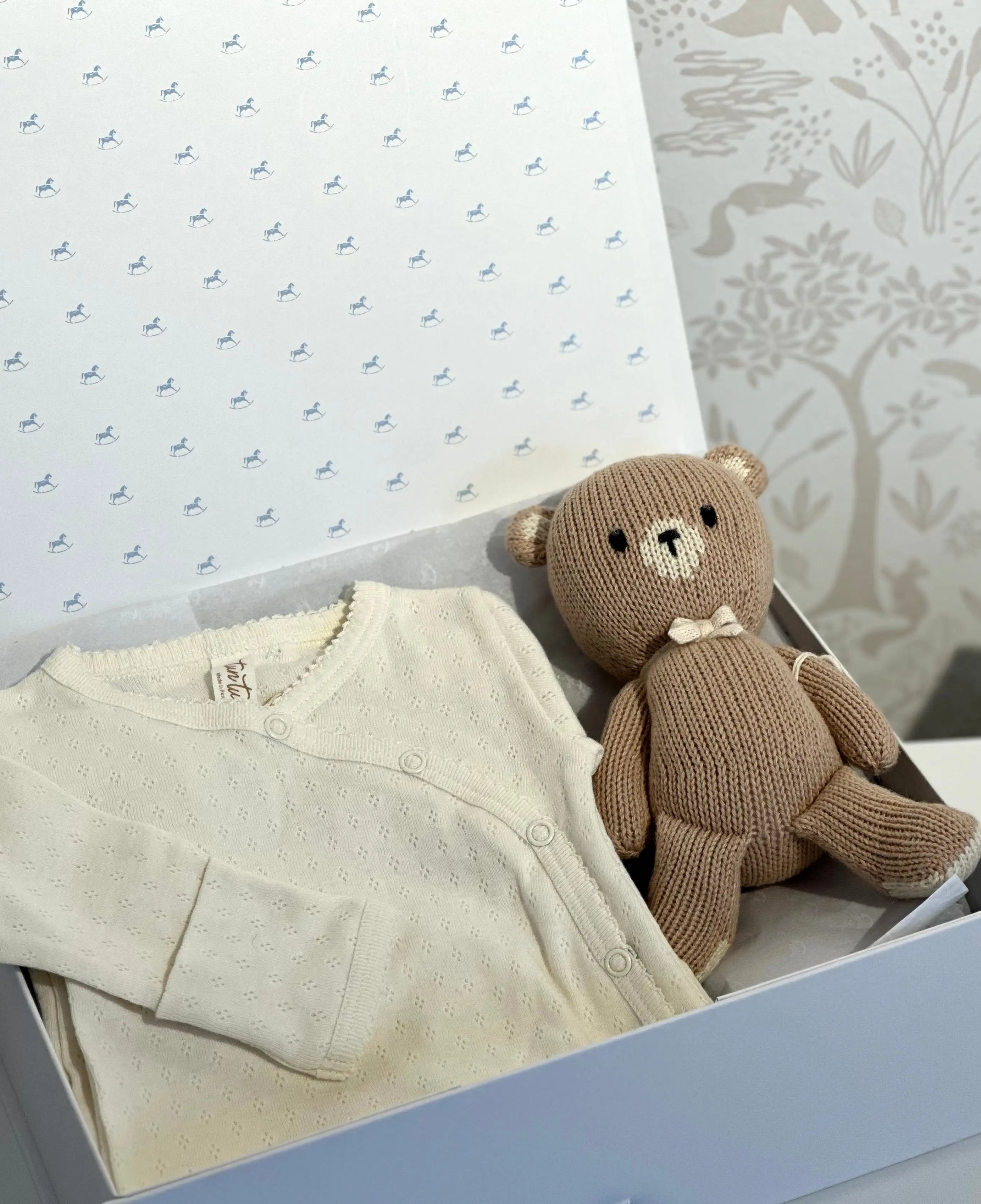 Blue Almonds Ltd Baby gift set Babygrow & Bear - Neutral TunTun