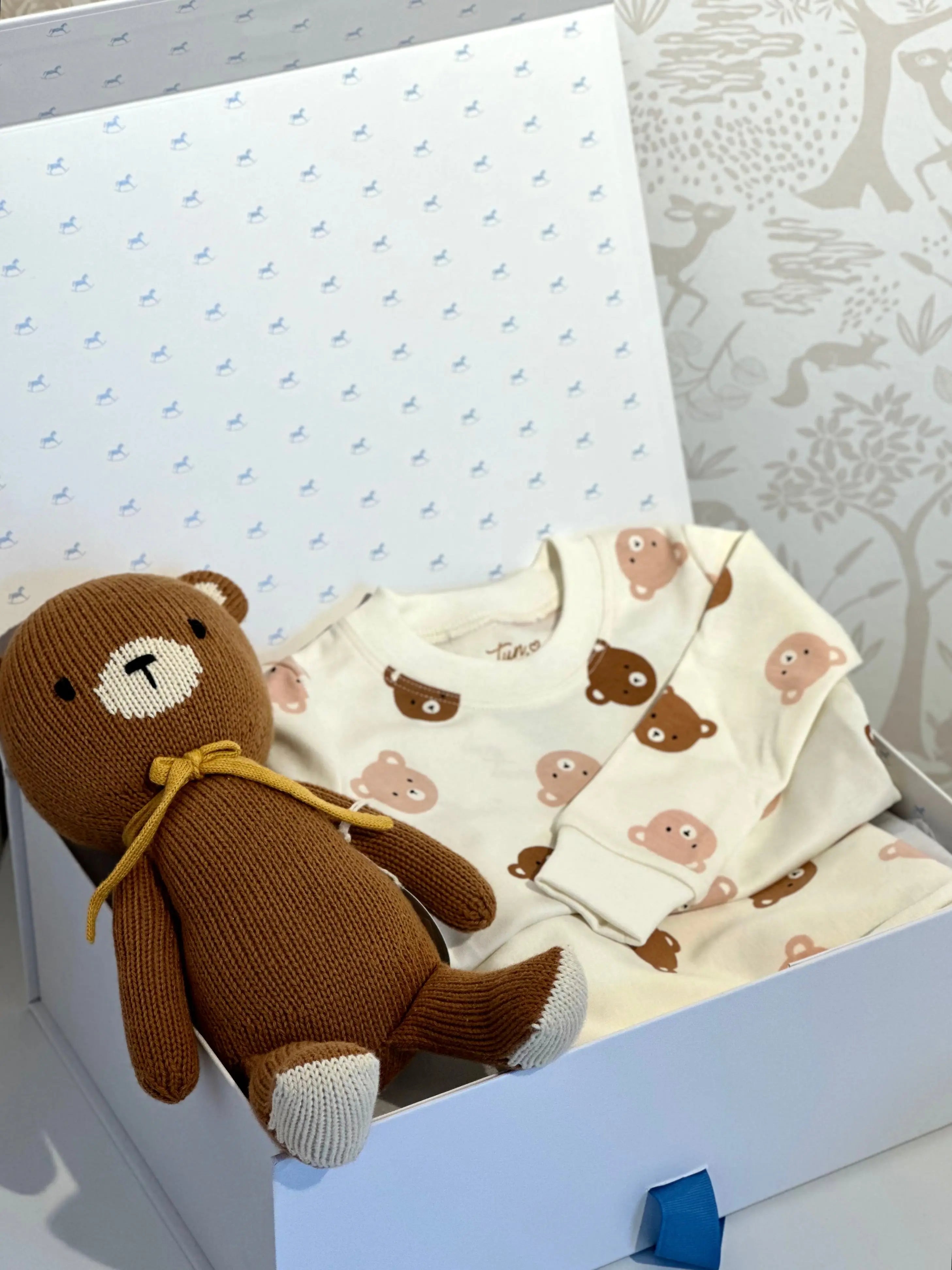 Blue Almonds Ltd Junior gift set Pyjama and Bear - Neutral TunTun