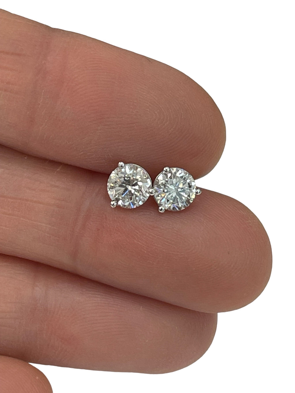 Round Brilliants Stud Diamond Earrings 1.01 Carats White Gold